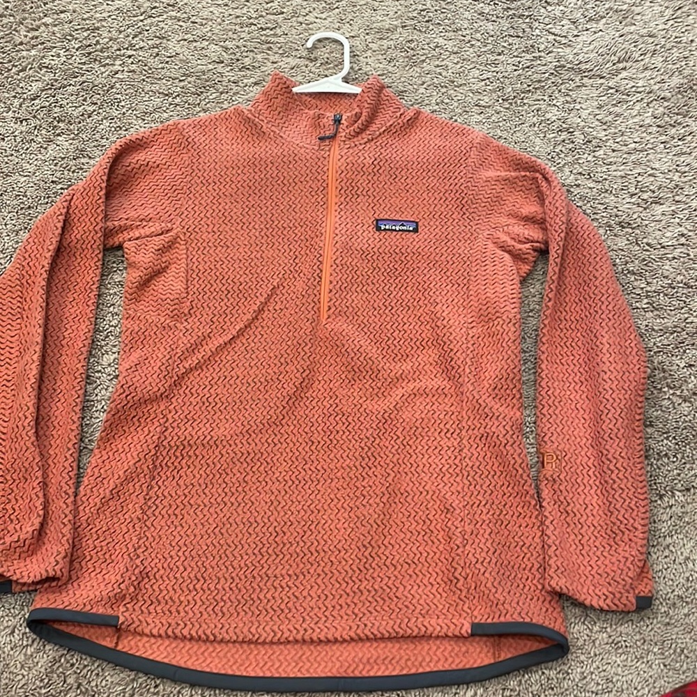 Patagonia R1 fleece pullover womens worn twice. Perfect condition. Size medium.